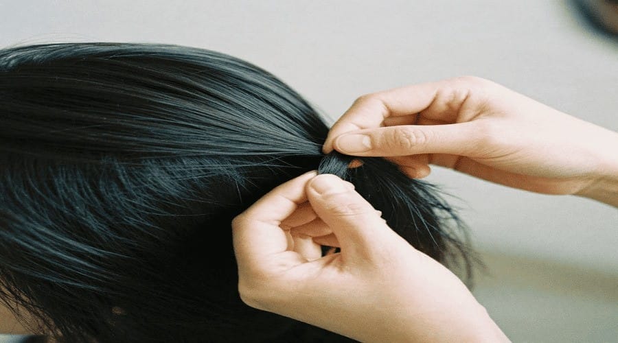 Hair pull test to check if hair fall is normal or excessive